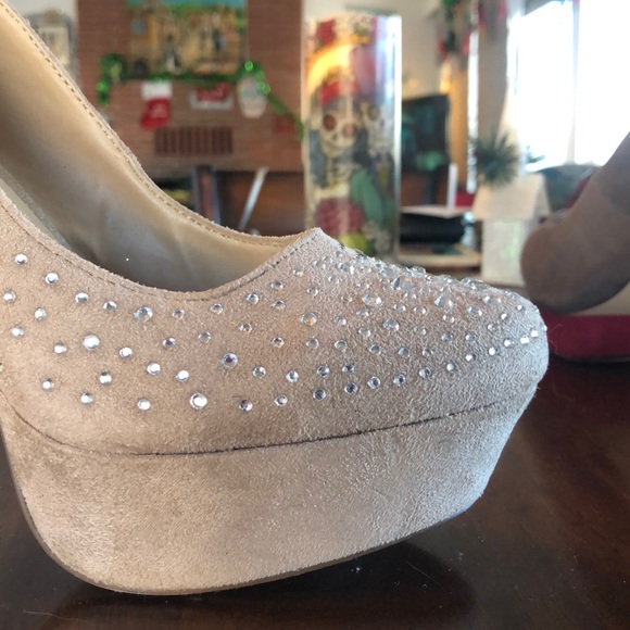 Heels - Picture 6 of 7